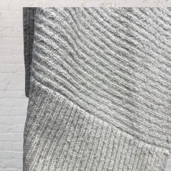 Saks Fifth Avenue wrap size Small Gray - Picture 7 of 13